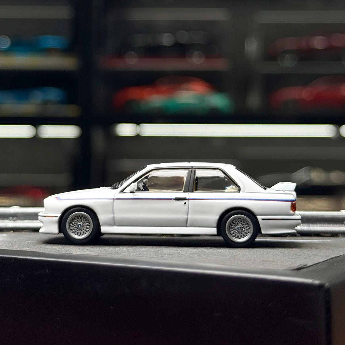 AR BOX 1:64 Scale Diecast Alloy White BMW M3 E30 Coupe Toys Cars Model